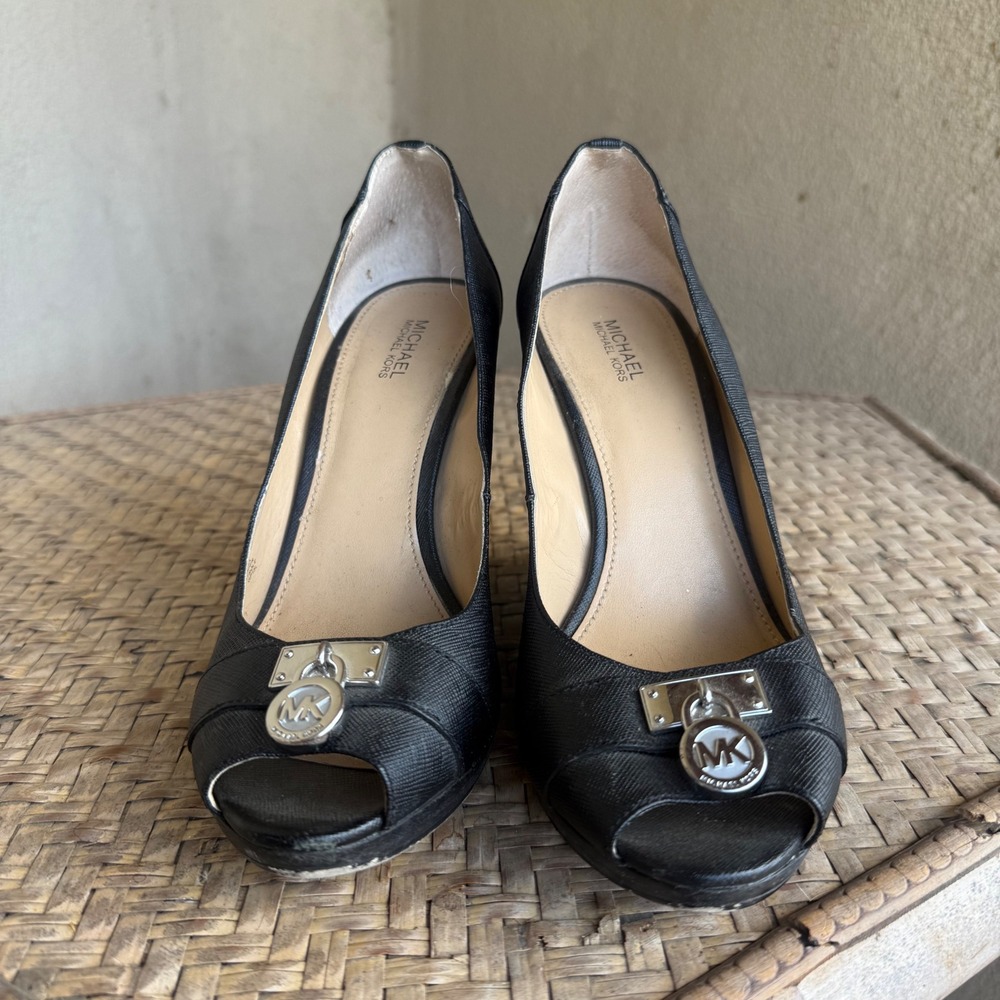 Michael Kors Peep Toe Wedge Womens 8.5 Black Saffiano Leather Logo Padlock Pump